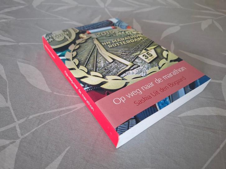 Op weg naar de MARATHON - S. Uit den Bogaard, Boeken, Sportboeken, Zo goed als nieuw, Lopen en Fietsen, Ophalen of Verzenden
