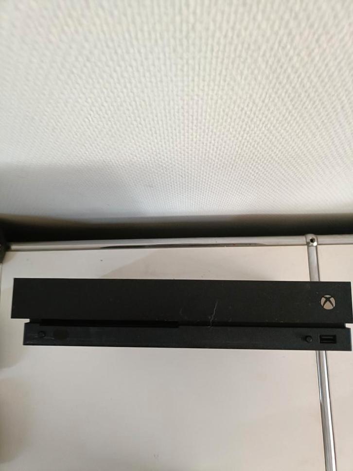 Xbox One X met 2 controllers, Spelcomputers en Games, Spelcomputers | Xbox One, Zo goed als nieuw, Xbox One X, Met 2 controllers