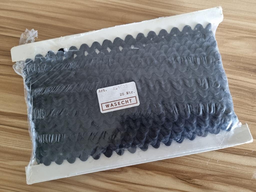 Zigzag band zwart en donkerblauw, Hobby en Vrije tijd, Naaien en Fournituren, Ophalen, Nieuw, Lint, Band of Elastiek