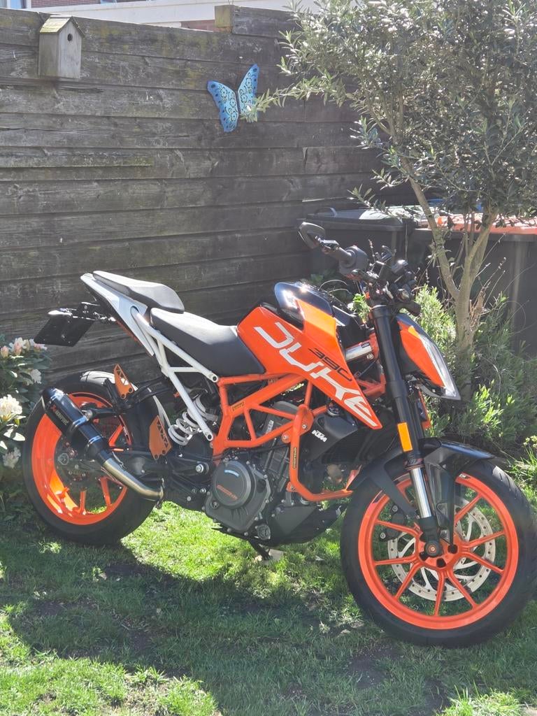 Mooie KTM Duke 390  - motor Akrapovic runner kawasaki honda, Motoren, 390 cc, Particulier, Sportuitlaat, 1 cilinder