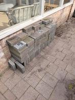 GRATIS - 100 tegels van 15x20x5, Tuin en Terras, Tegels en Klinkers, Ophalen, Zo goed als nieuw, Beton, Terrastegels