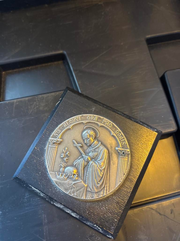 Antieke Medaille St. Aloysius op Houten Plaquette, Ophalen of Verzenden