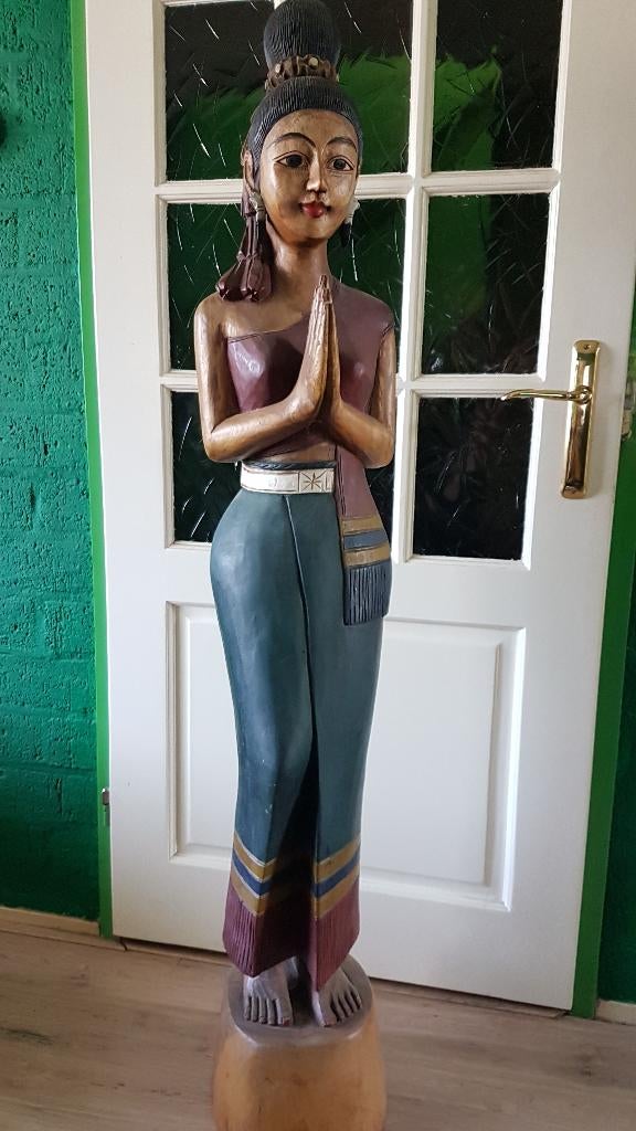 Groot Houten Sawadee Beeld Thailand{155cm}, Houtsnijwerk, Ophalen of Verzenden, Hout, Overige stijlen