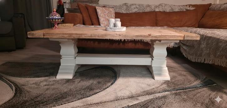 Houten salontafel met robuuste poten, Huis en Inrichting, Tafels | Salontafels, Ophalen of Verzenden