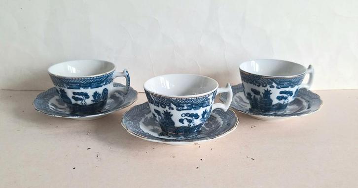 Blue Willow 3 antieke porseleinen demitasse kop en schotels., Antiek en Kunst, Antiek | Servies los, Ophalen of Verzenden