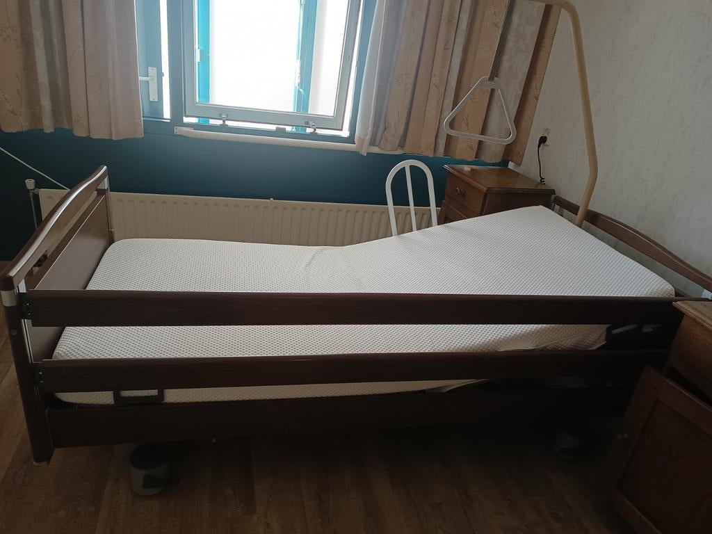 Hoog laag bed, Ophalen, 90 cm, Eenpersoons, Zo goed als nieuw