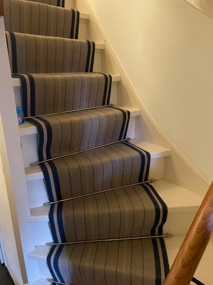 Traploper, 15 treden, inclusief roedes, Huis en Inrichting, Stoffering | Tapijten en Kleden, Zo goed als nieuw, 200 cm of meer