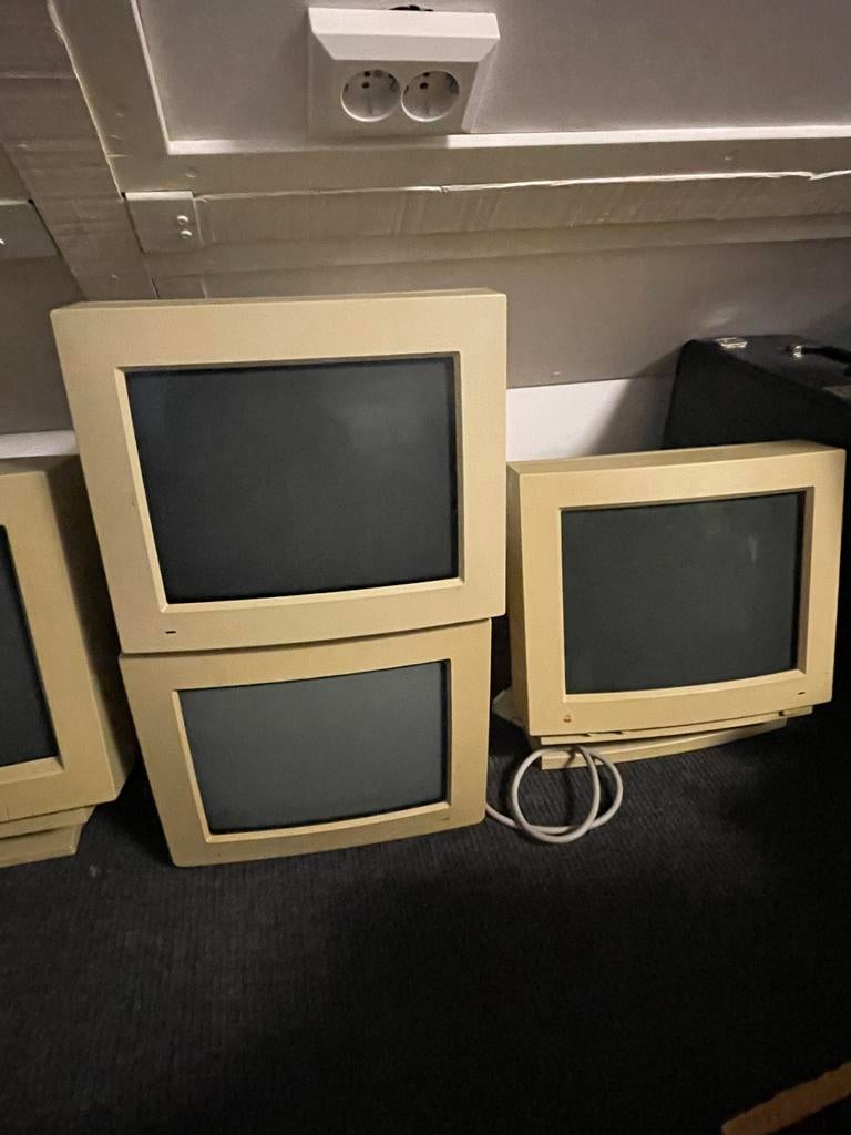 Set vintage Apple monitoren: 12", 14" en 15" modellen, Computers en Software, Monitoren, Ophalen, Gebruikt, Overige typen, Onbekend