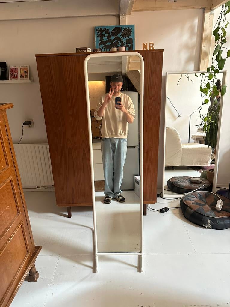 Ikea KNAPPER staande spiegel wit, Ophalen, Minder dan 50 cm, Zo goed als nieuw, 150 tot 200 cm
