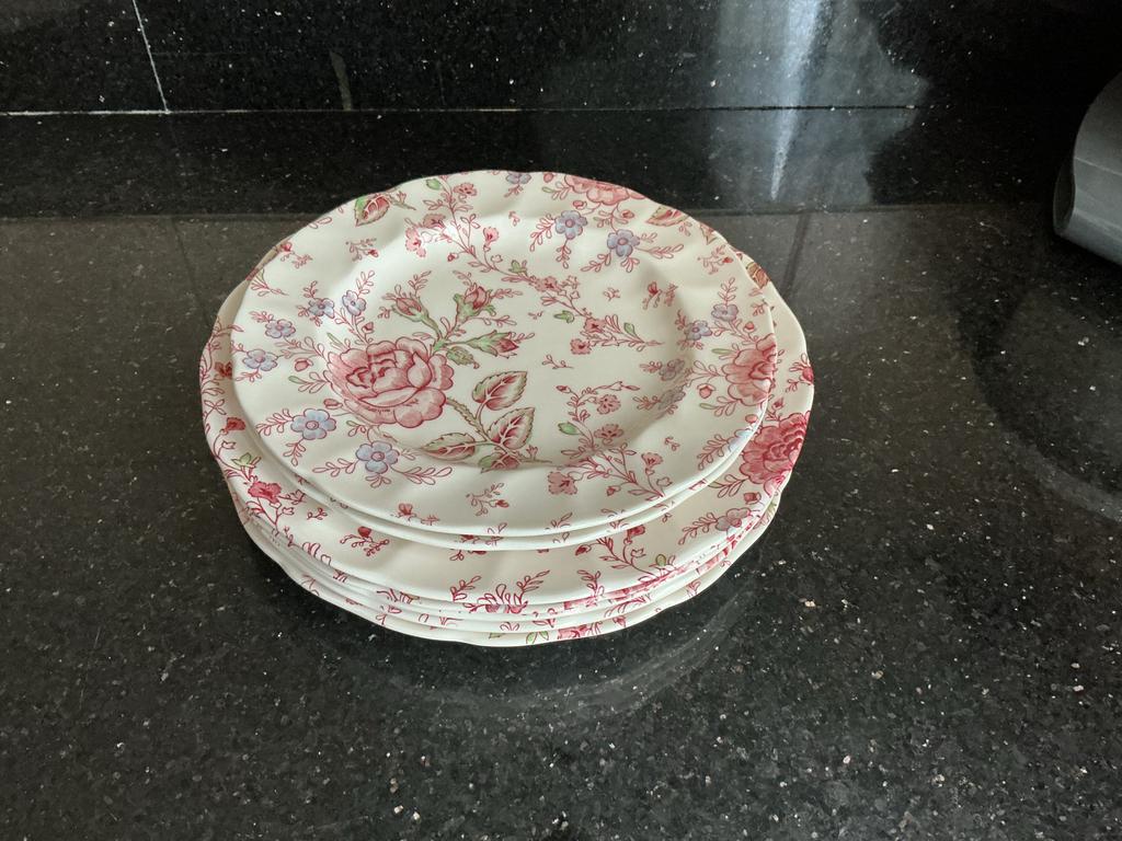 Borden Johnson Brothers Rosé Chintz, Gebruikt, Ophalen of Verzenden, Bord(en), Overige stijlen