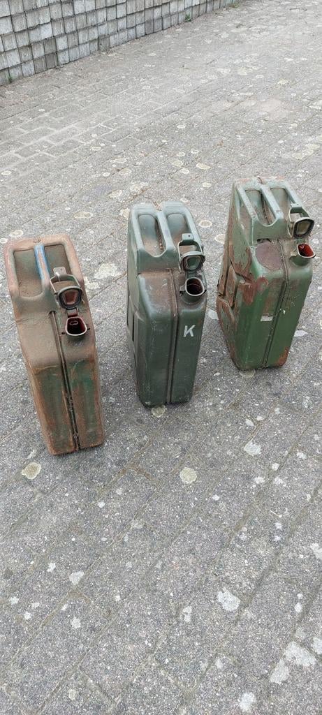 3 Vloeistof dichte leger jerrycans, Verzamelen, Militaria | Algemeen, Ophalen of Verzenden, Landmacht, Nederland