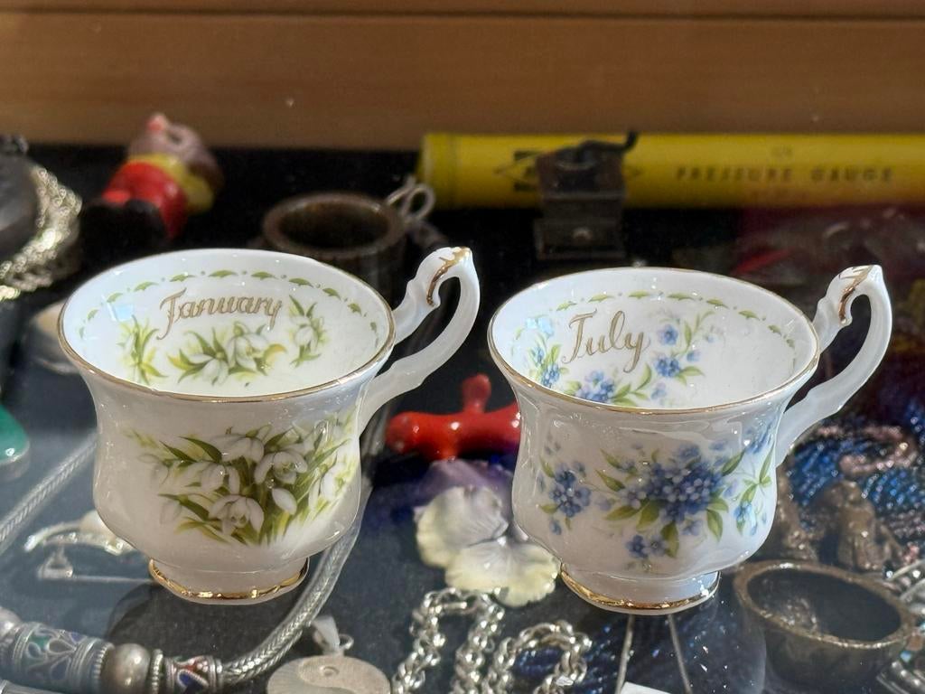 Royal Albert Miniatuur Kopjes - Januari & Juli (2 stuks), Ophalen of Verzenden