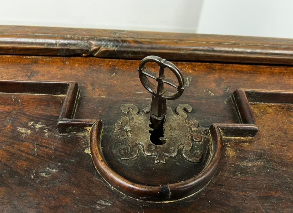 Antieke VOC kist met originele sleutel, Ophalen