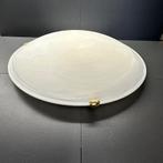 Plafondlamp met grote ronde albastglazen kap in ivoorkleur, Ophalen, Gebruikt, Glas