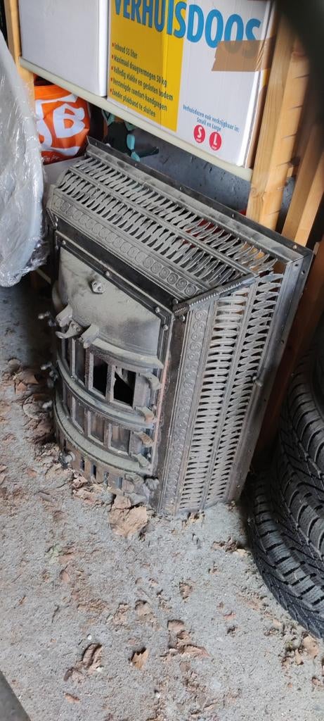 Antieke gietijzeren kachel met mica ruitjes, Ophalen, Gebruikt, Houtkachel, Vrijstaand