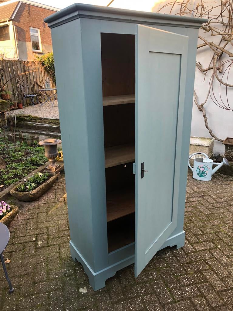 Oud grenen eendeurskast/legkast/kast, Ophalen