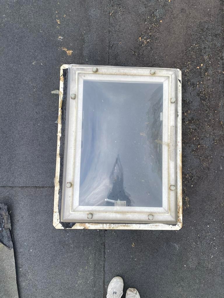 Dakluik met gasveer - Gebruikt, Doe-het-zelf en Verbouw, Glas en Ramen, Ophalen, Gebruikt, Minder dan 80 cm, 80 tot 120 cm