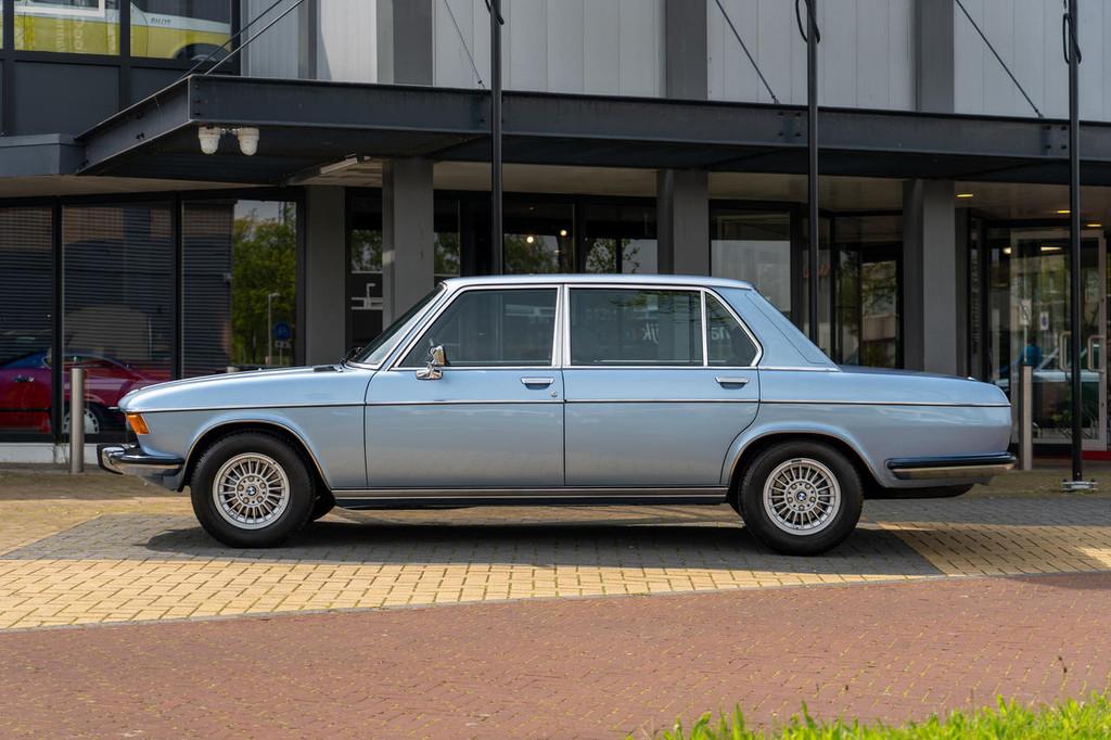 BMW E3 3.0 Li (bj 1977, automaat), Auto's, Automaat, Leder en Stof, Origineel Nederlands, Bedrijf