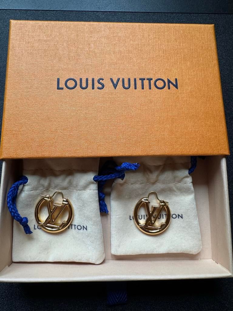 Louis Vuitton LV Oorbellen Goudkleurig Origineel, Overige materialen, Hangers, Ophalen of Verzenden, Zo goed als nieuw