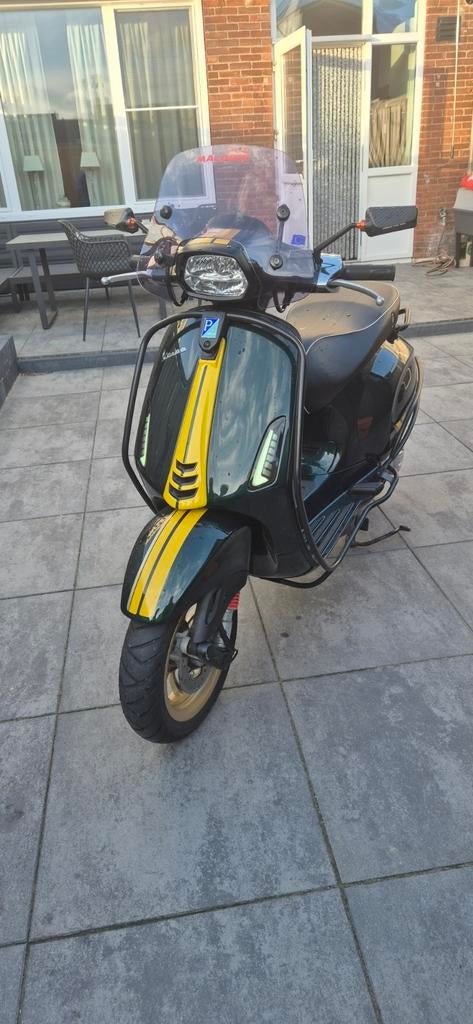 Vespa Sprint Racing , 2022, 2800km, Fietsen en Brommers, Scooters | Vespa, Ophalen, Benzine