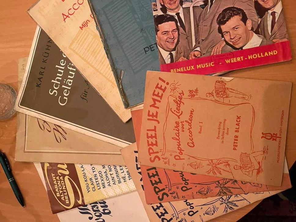 Accordeon bladmuziek in mapje, Ophalen of Verzenden, Gebruikt