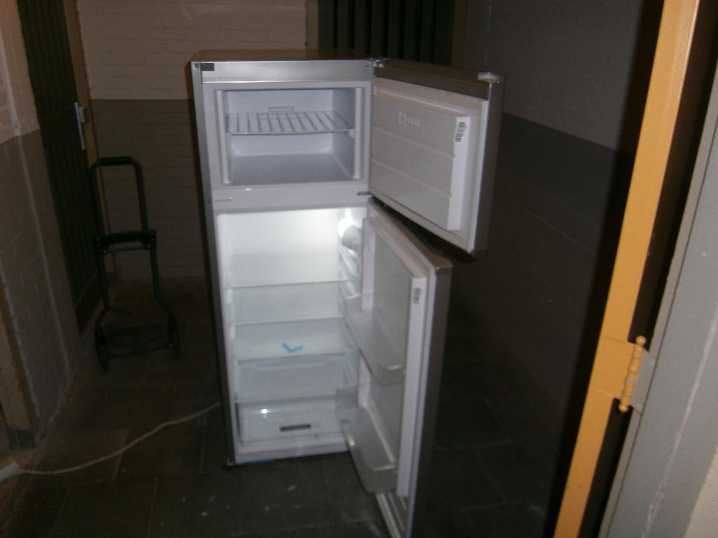 RVS Look Koelkast Merk Whirlpool, Witgoed en Apparatuur, Koelkasten en IJskasten, Ophalen, 150 tot 200 liter, Zo goed als nieuw