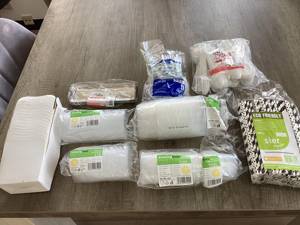Plastic glazen, verpakking, lepels, veel prikkers, rietjes, Ophalen, Zo goed als nieuw, Eten en Drinken