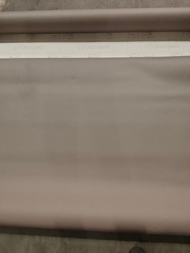 Mooie coupon vinyl taupe kleur betonlook, Huis en Inrichting, Stoffering | Vloerbedekking, Ophalen, Nieuw, Vinyl