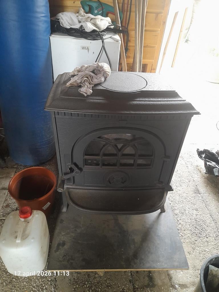 Prachtige Jøtul8 met pijp en onderplaat van metaal, Huis en Inrichting, Gebruikt, Houtkachel, Ophalen of Verzenden, Vrijstaand