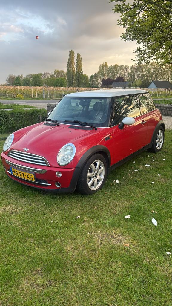 Mini 1.6 16V Cooper 2005 Rood, Auto's, Voorwielaandrijving, 4 cilinders, 4 stoelen, Handgeschakeld