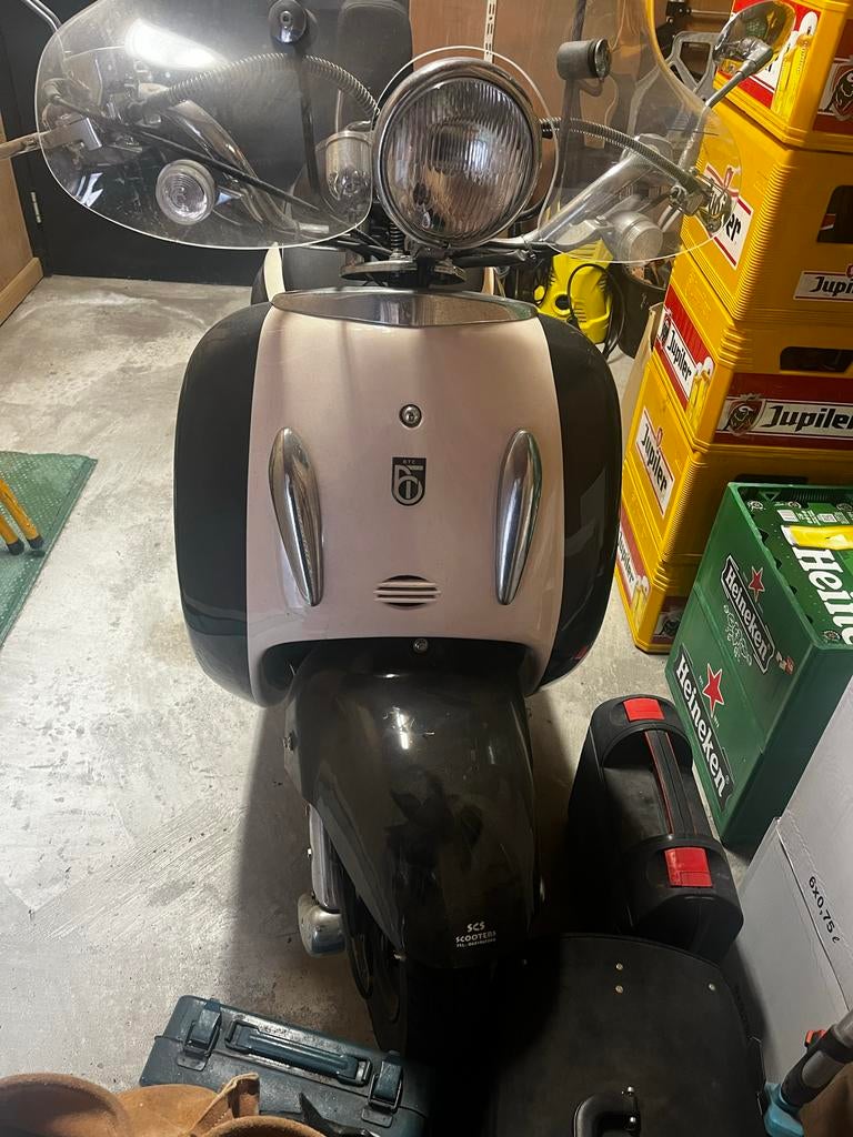 Retro Scooter - Zwart/Beige - Slechts 792 km!, Ophalen, Zo goed als nieuw, Maximaal 25 km/u, Benzine
