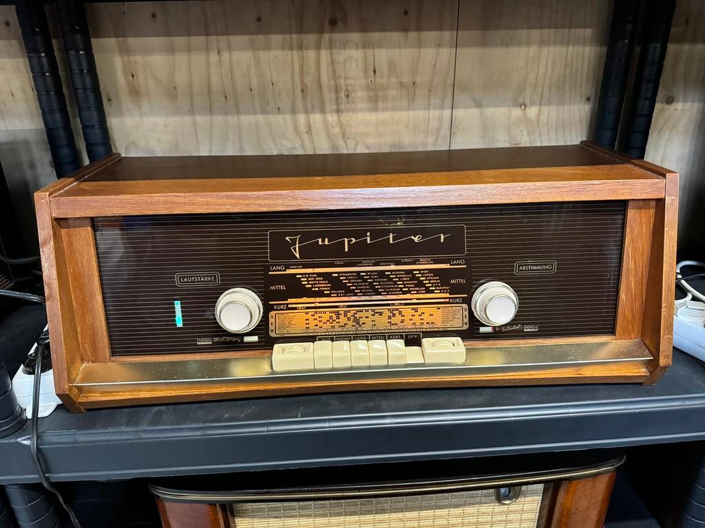 Jupiter buizenradio radiomeubel antiek koopje, Ophalen