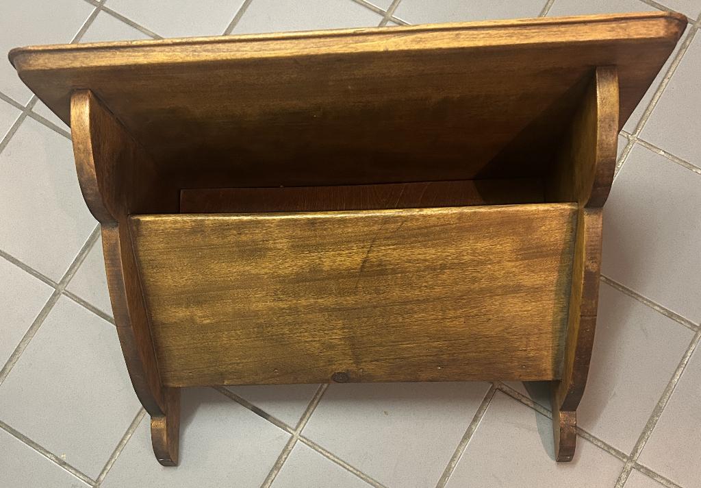 Vintage krantenbak voor tegen de muur, Huis en Inrichting, Woonaccessoires | Krantenbakken en Lectuurbakken, Ophalen