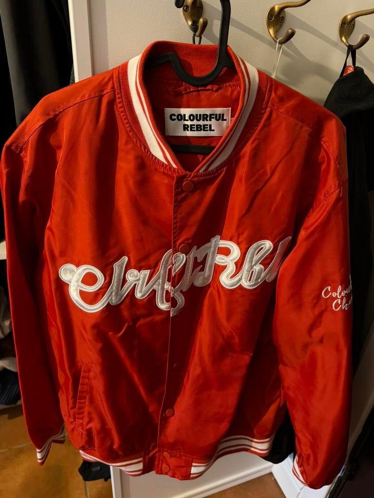 Bomberjack colourful rebel maat L, Kleding | Dames, Jassen | Zomer, Ophalen of Verzenden, Zo goed als nieuw, Maat 42/44 (L), Rood