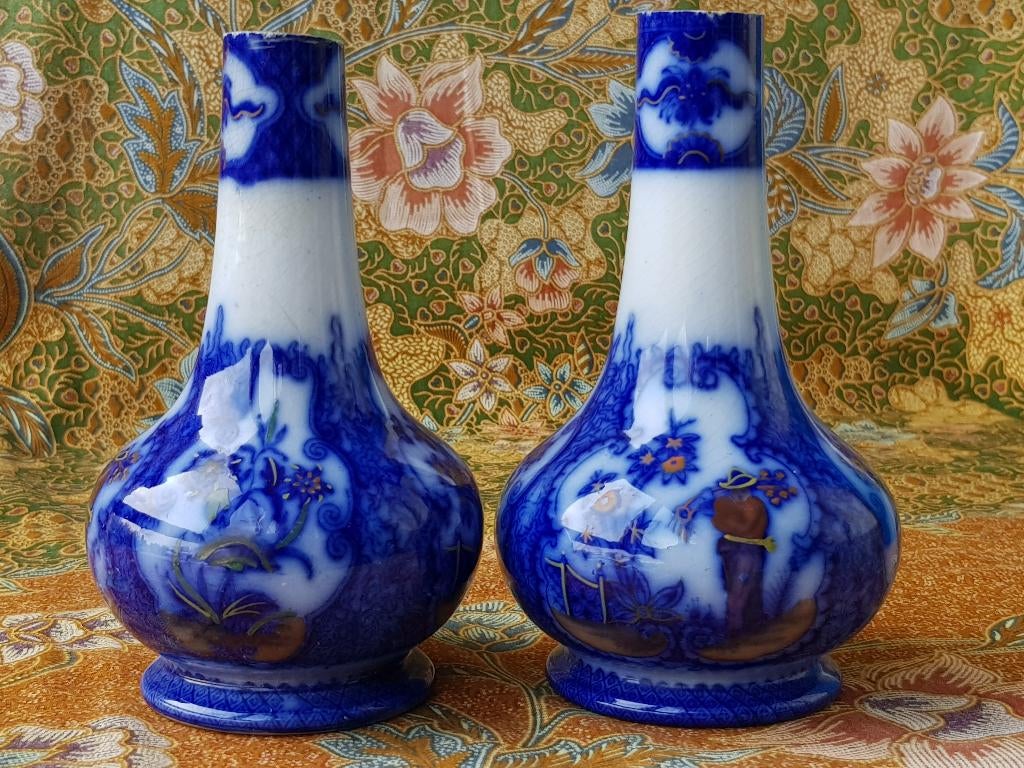 Twee mooie antieke vaasjes uit Engeland van porselein 1880., Ophalen of Verzenden