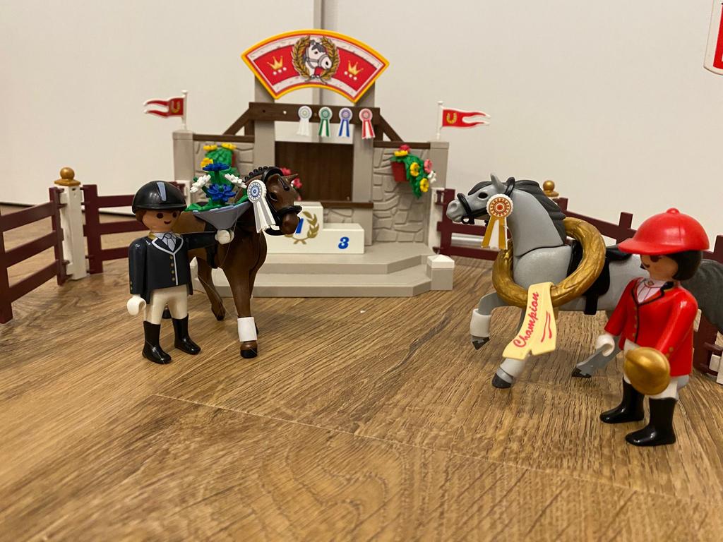 Playmobil Wedstrijdbak met paarden en ruiters, Ophalen of Verzenden, Zo goed als nieuw, Complete set