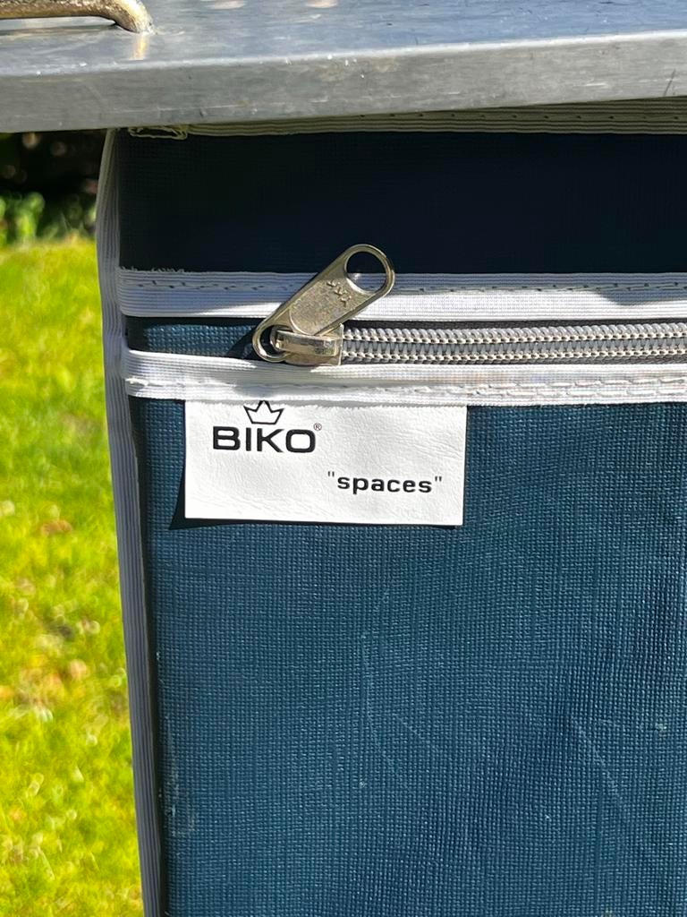 Biko "spaces" opbergkastje campingkastje, Sieraden, Tassen en Uiterlijk, Paraplu's, Ophalen of Verzenden, Gebruikt, Blauw