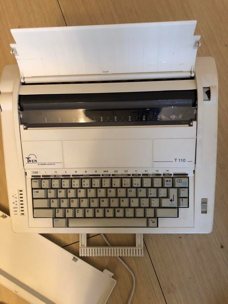 TX Triumph Adler as   Typemachine, Diversen, Typemachines, Ophalen of Verzenden, Nieuw