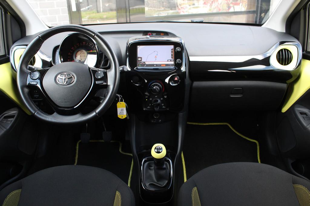 Toyota Aygo 1.0 VVT-i X-Cite / Carplay / Camera / N.A.P., Voorwielaandrijving, Stof, Gebruikt, Overige kleuren