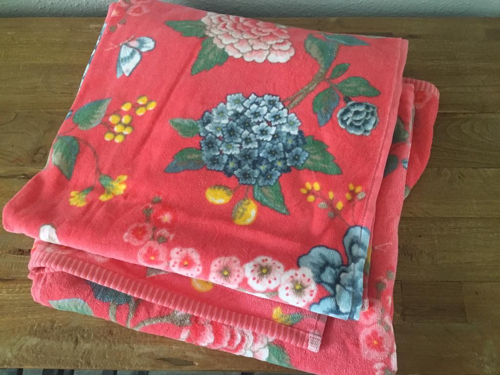 PIP STUDIO 2 nieuwe handdoeken, Kleding | Dames, Overige Dameskleding, Ophalen of Verzenden, Nieuw