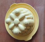 Pudding vorm Geel met onderschotel P. Regout & Co, Antiek en Kunst, Ophalen of Verzenden