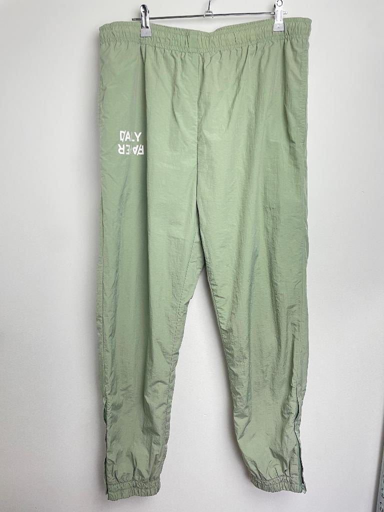 Daily Paper groene broek maat XL, Leidsestraat 27 in Amsterdam, Maat 56/58 (XL), Ophalen of Verzenden, Daily Paper