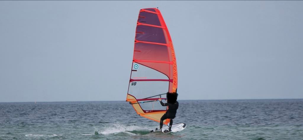 Neilpryde V8 8.2m² met SPX 95 mast, Watersport en Boten, Windsurfen, Ophalen, 7 m² of meer, Complete set, Gebruikt
