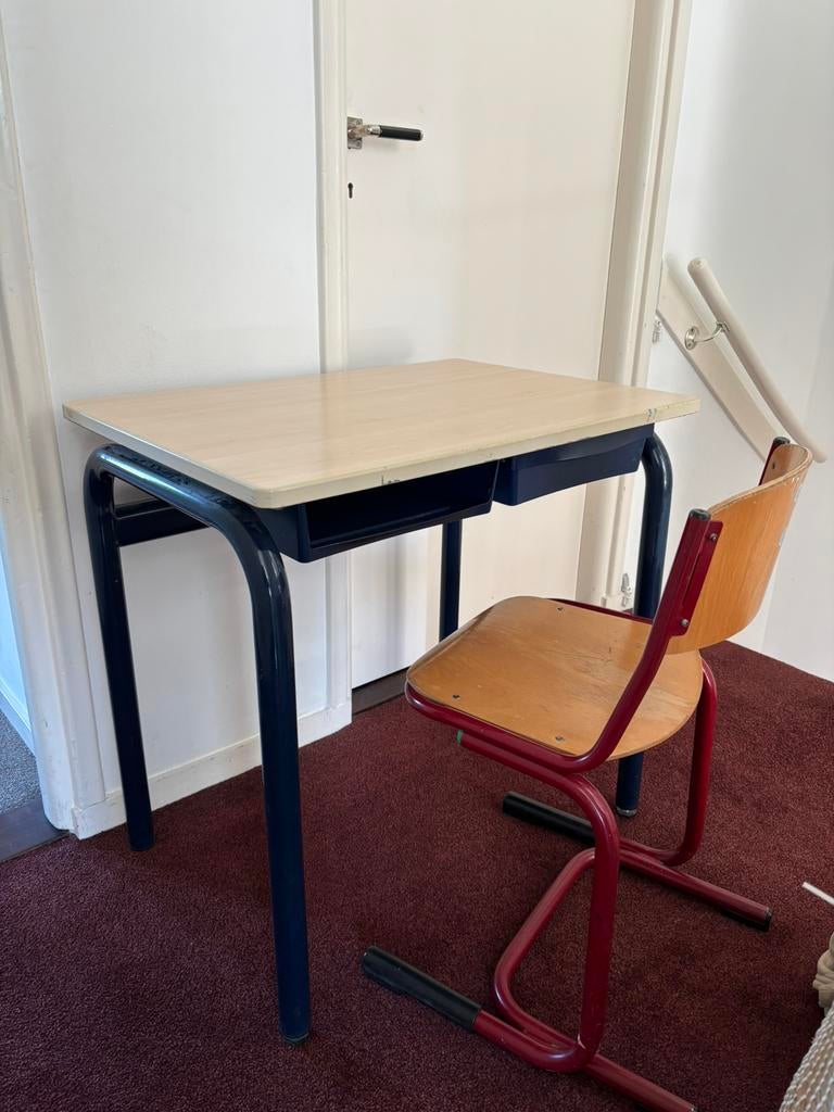 Schoolbureau, Kinderen en Baby's, Kinderkamer | Tafels en Stoelen, Gebruikt, Tafel(s) en Stoel(en), Ophalen
