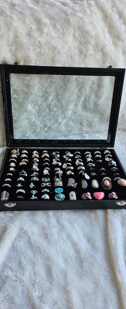 Grote collectie ringen in sieradendoos, Ophalen, Gebruikt, 17 tot 18, Met edelsteen