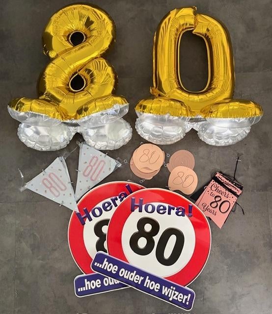 Versiering 80jaar (tafeldeco, slingers, folieBallon etc), Ophalen, Zo goed als nieuw, Versiering, Verjaardag