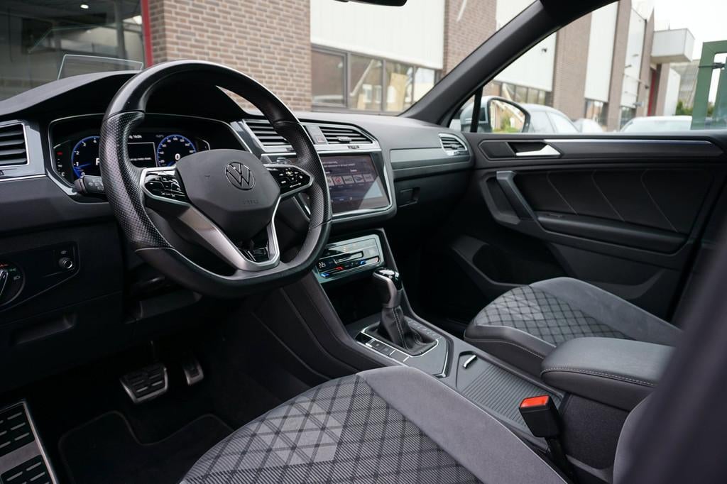 Volkswagen Tiguan 1.5 TSI R-Line Black Style|Trekhaak|HUD|Di, 1441 kg, 4 cilinders, 150 pk, Bedrijf