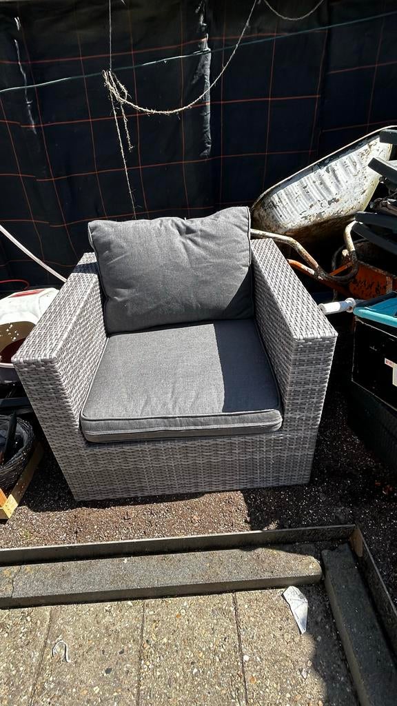 Comfortabele grijze wicker tuinstoel met kussen, Tuin en Terras, Tuinsets en Loungesets, Gebruikt, Ophalen of Verzenden, Wicker