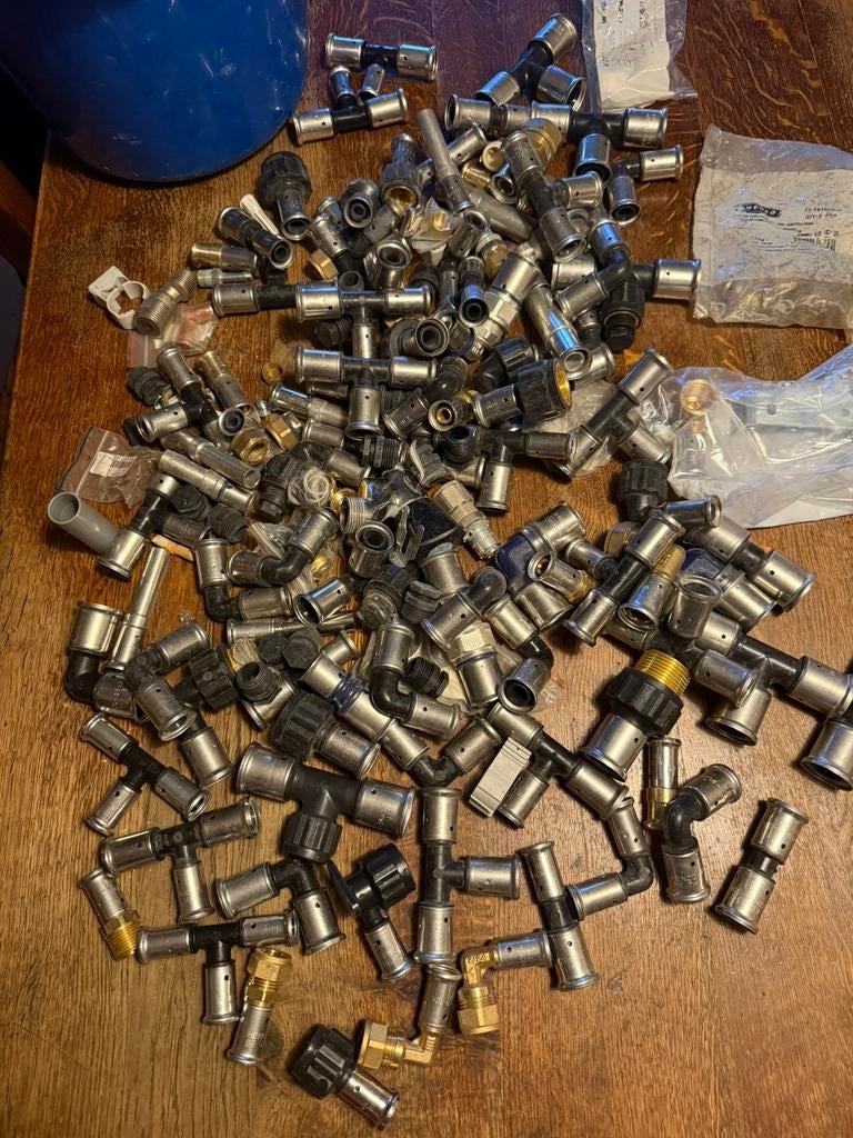 HENCO - Partij perskoppelingen /persfittingen ,diverse maten, Ophalen, Zo goed als nieuw, Minder dan 50 mm