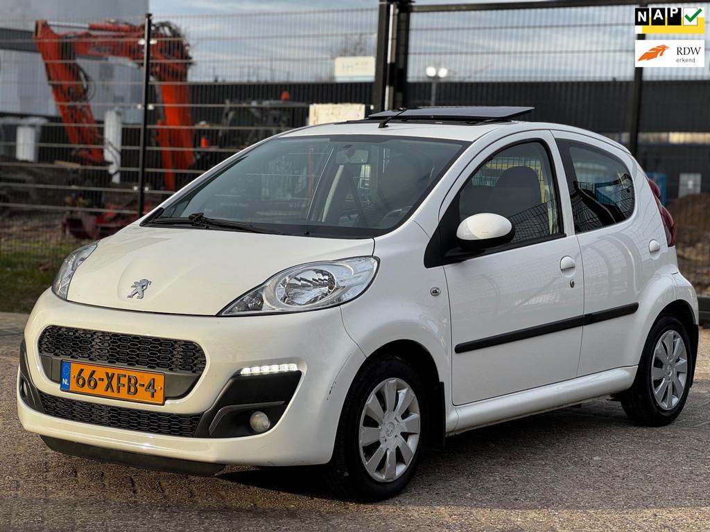 Peugeot 107 1.0 Active|AUT|SCHUIFDAK|AIRCO|5DEURS|, Auto's, Peugeot, Euro 5, Gebruikt, 4 stoelen, Origineel Nederlands